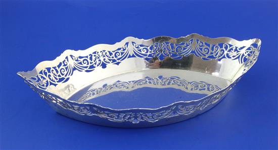 A George V pierced silver fruit bowl, 10.5 oz.